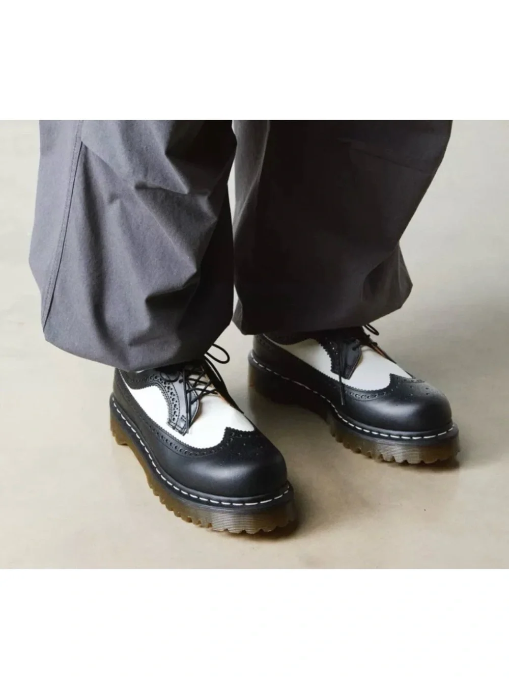 Dr. Martens vintage 3989 Black & White Brogue Leather Platform Oxford Shoes - Picture 1 of 9